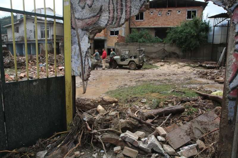 سیل در مازندران بیش از یکصد خانه را زیر آب برده است