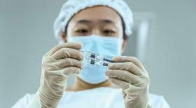 چین واکسن چینی سینوفارم را تایید کرد