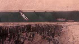 کشتی به گل نشسته در کانال سوئز