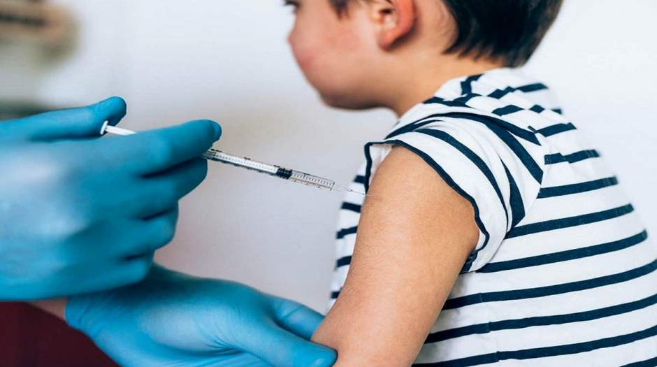 تزریق واکسن کرونا برای دانش آموزان اختیاری است؟
