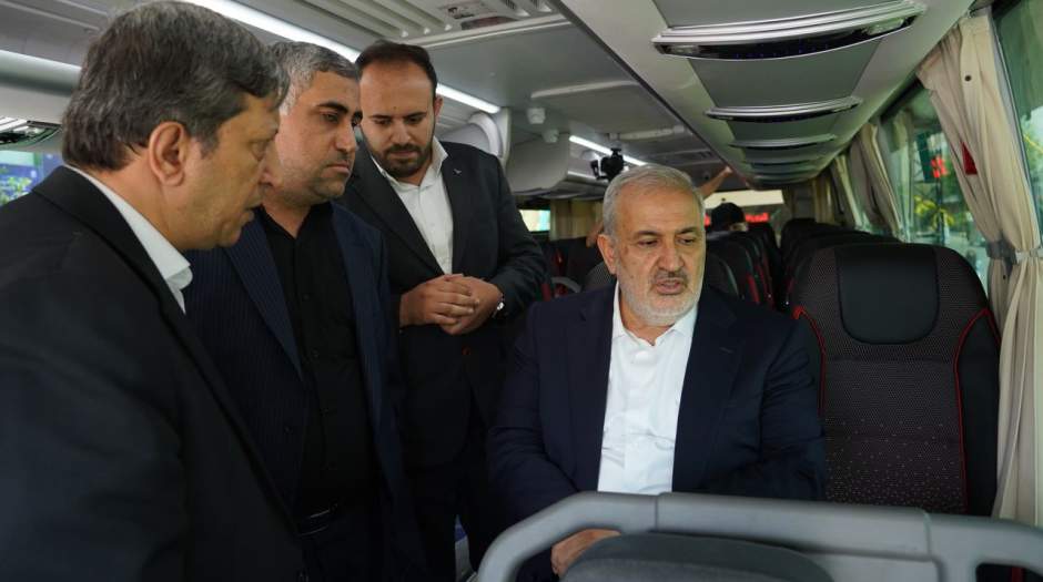 بازدید وزیر صمت از خودروهای وارداتی برقی و تجاری گروه بهمن